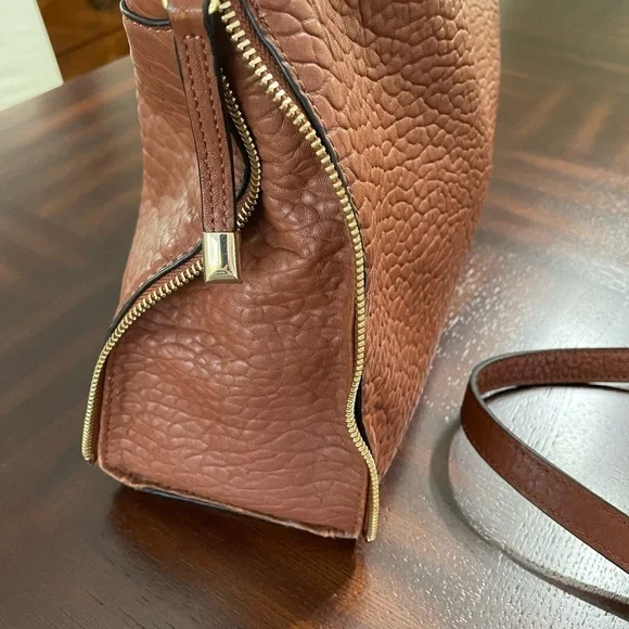 Vince Camuto women’s soft genuine leather Tot-bag cross body. Pine cone color - Picture 6 of 10